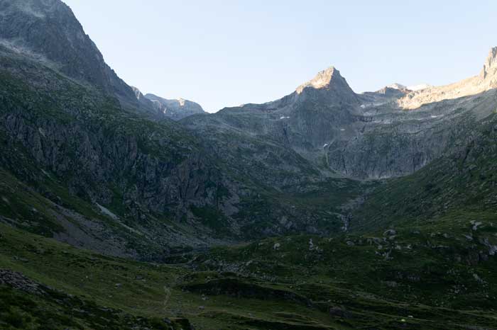 Vue sur les montagnes en arrivant au col d'Espingo